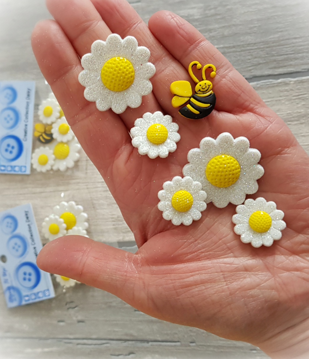 Dress It Up Knöpfe Kreativkollektion Gänseblümchen