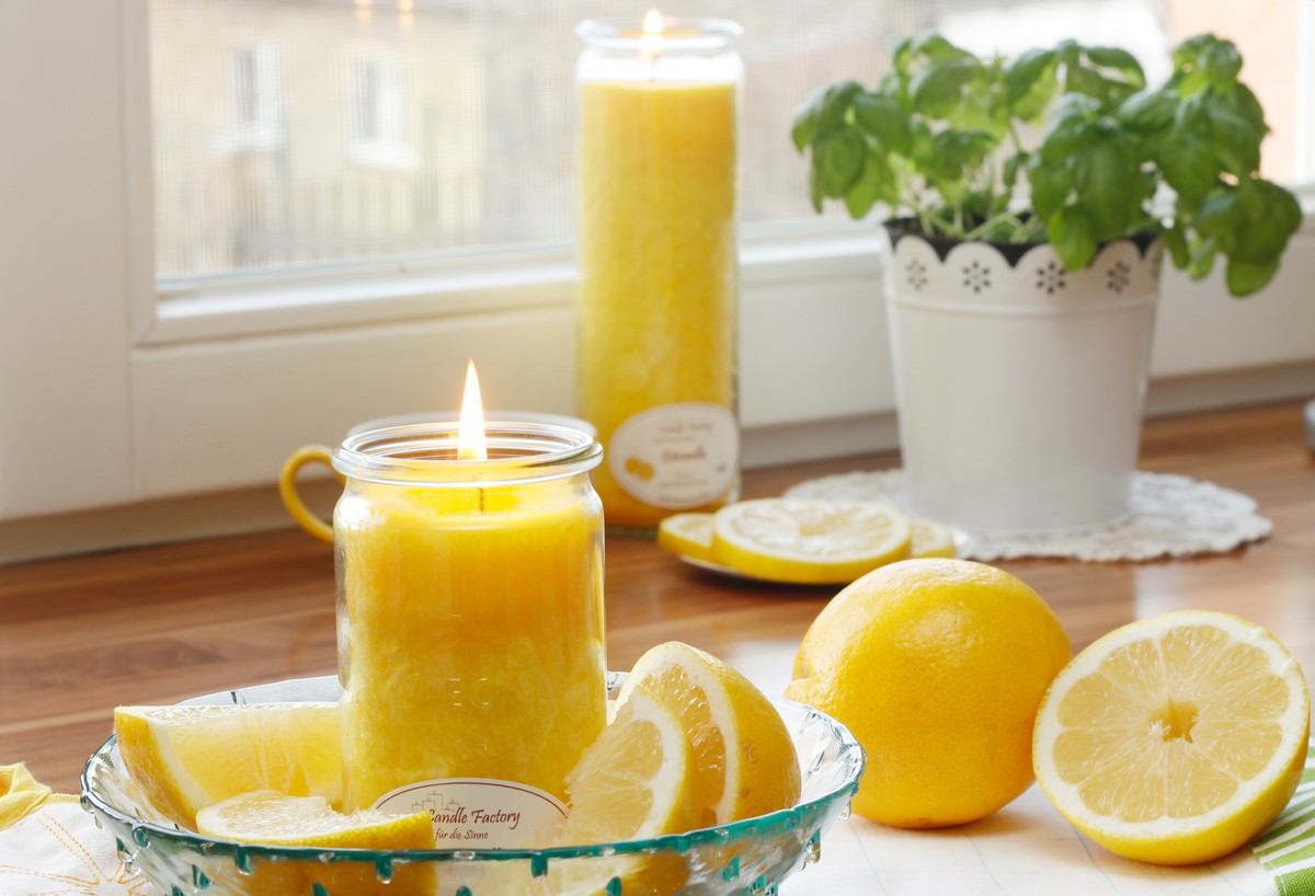 Mini-Jumbo Kerze von Candle Factory im Glas  mit Duft in tollen Farben