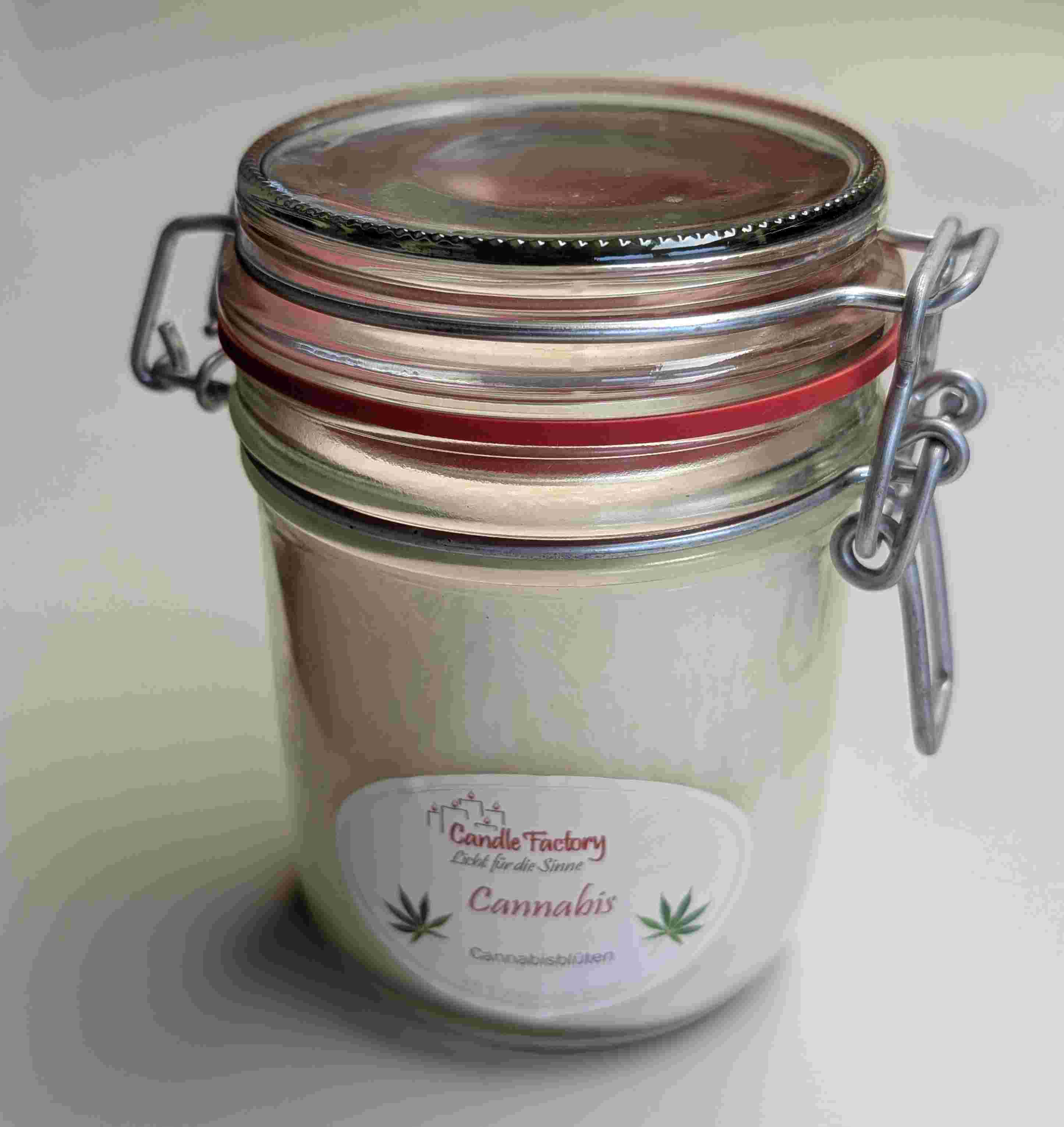 Kerze groß von Candle Factory Canabis, im Drahtbügelglas