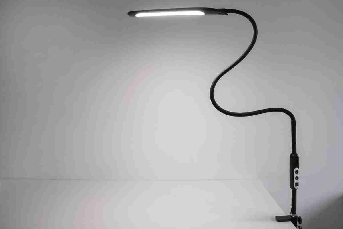 Lumina Max Schreibtischleuchte Schwarz mit Fernbedienung